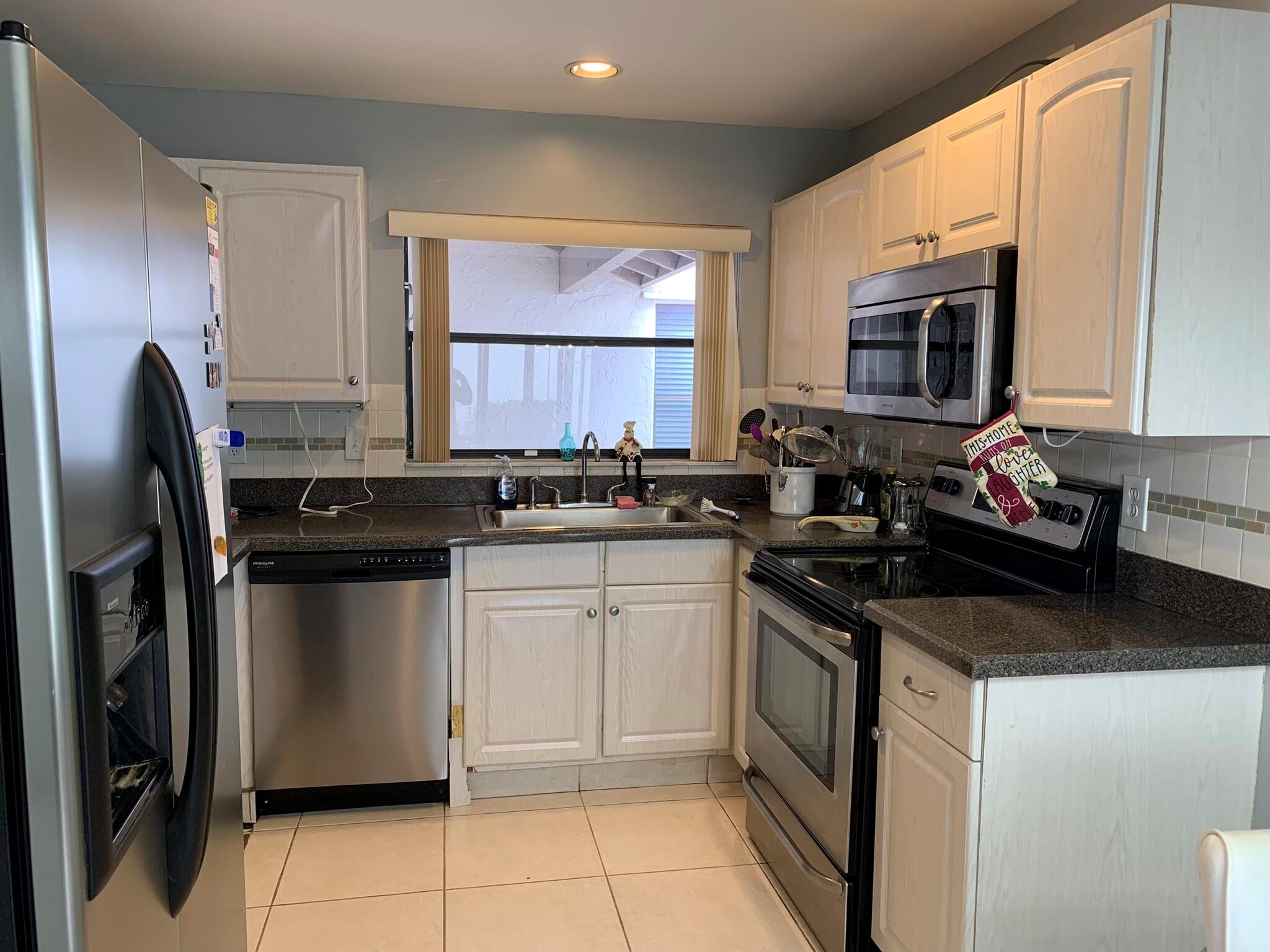 5689 Lakeview Mews Drive