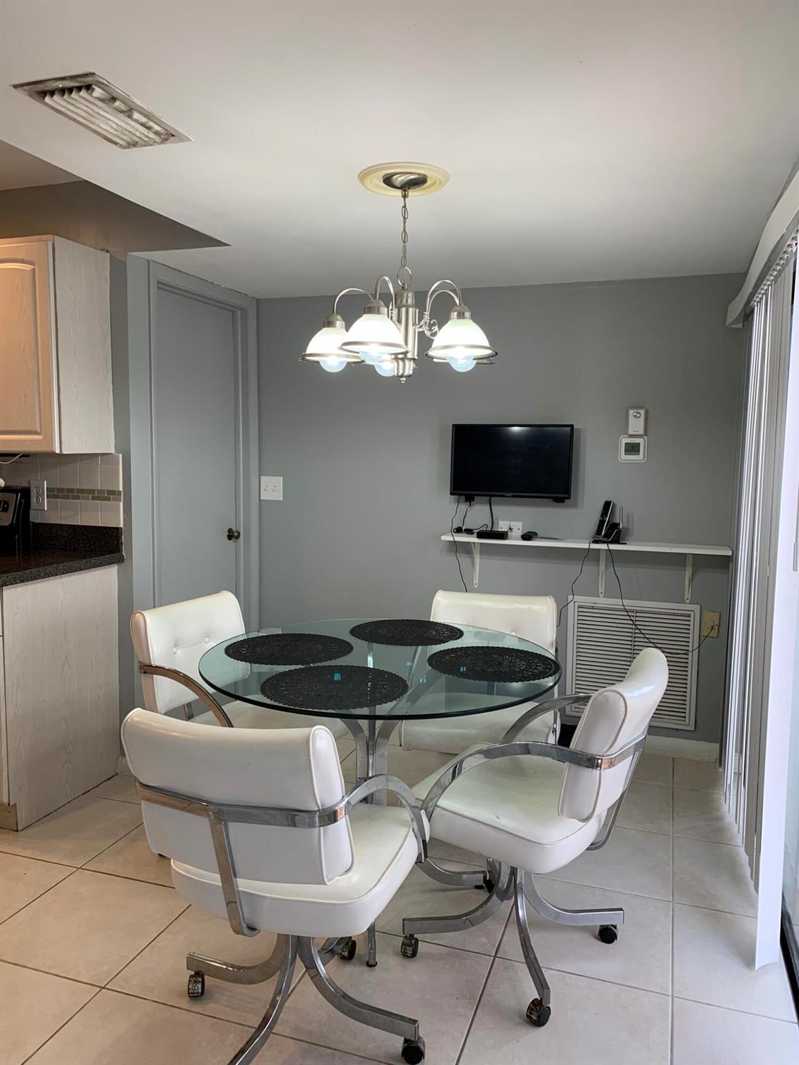 5689 Lakeview Mews Drive