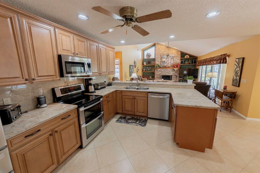 4043 NW 73rd Way