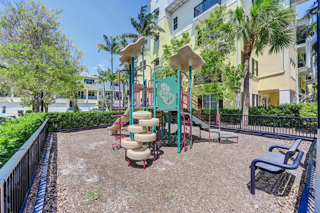 226 N Latitude Circle Unit: 311e