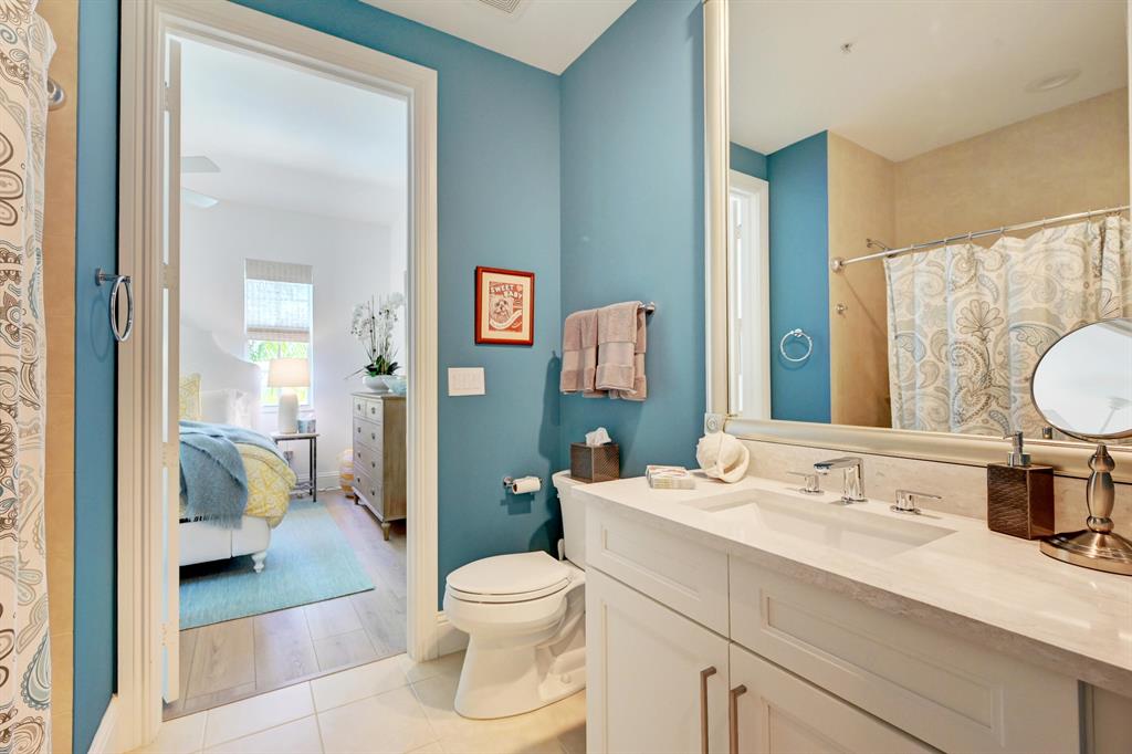226 N Latitude Circle Unit: 311e