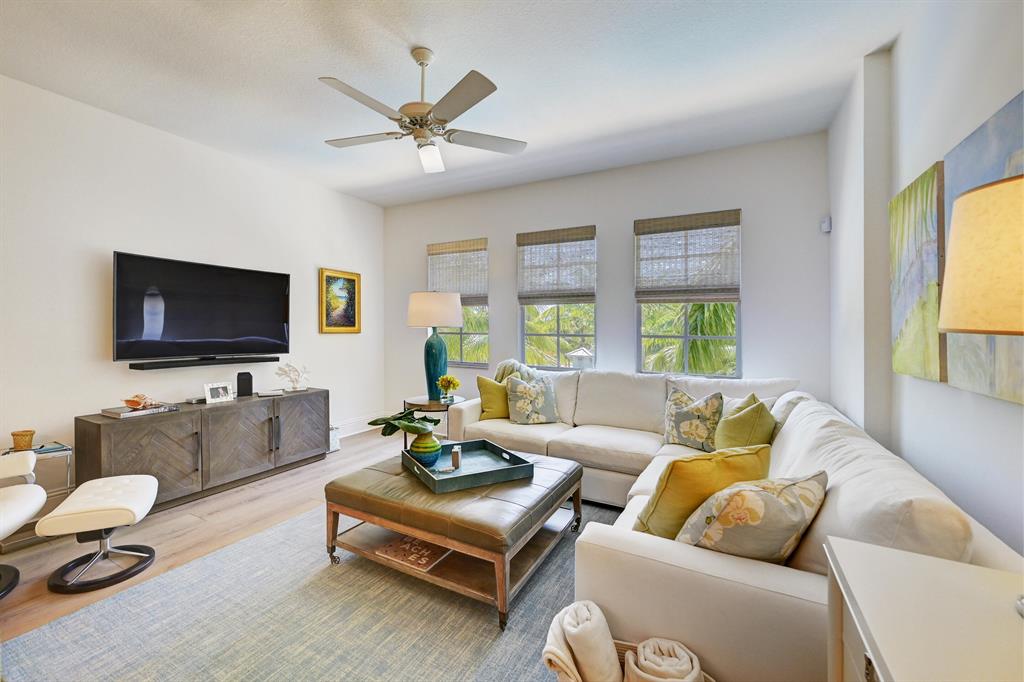 226 N Latitude Circle Unit: 311e