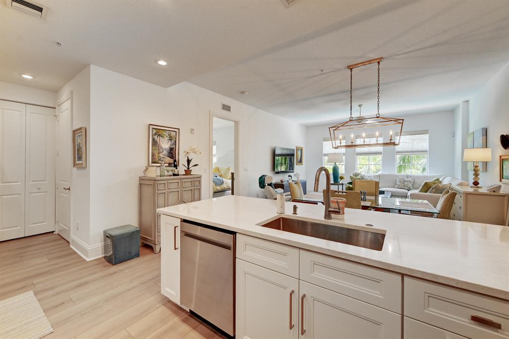 226 N Latitude Circle Unit: 311e