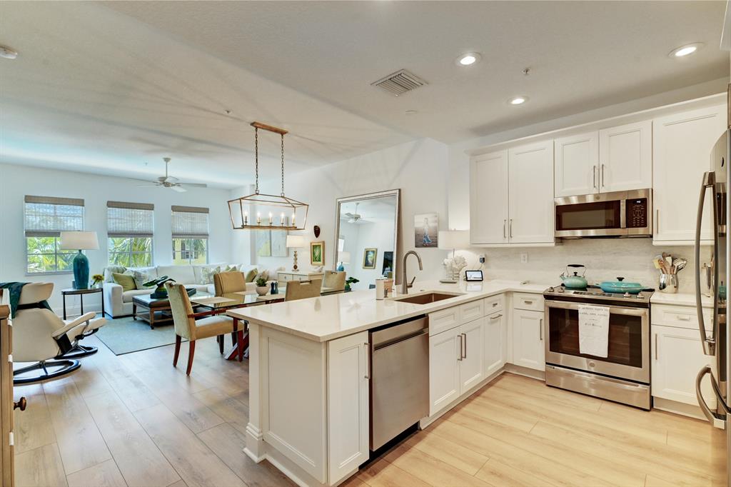 226 N Latitude Circle Unit: 311e