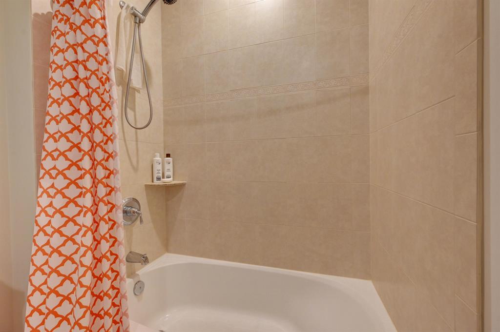 226 N Latitude Circle Unit: 311e