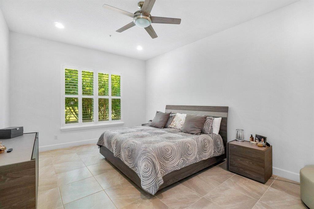 22954 Clear Echo Drive Unit: 31