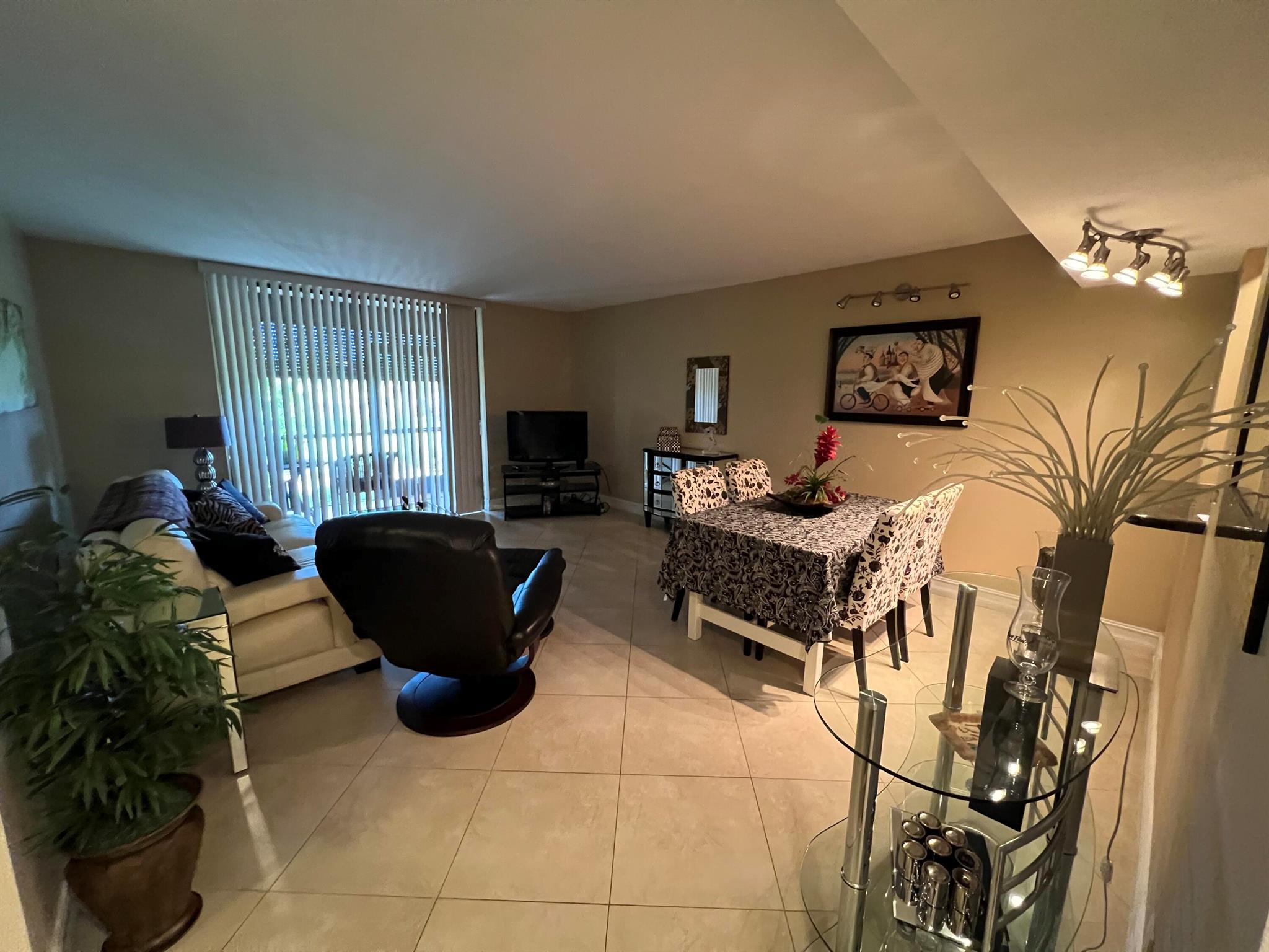 5220 Las Verdes Circle 110