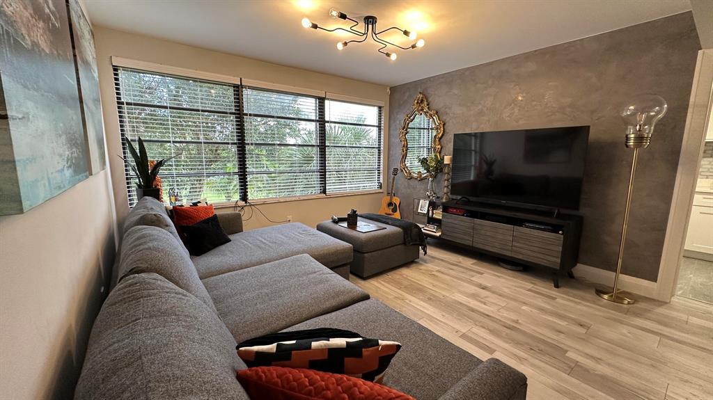 6073 Balboa Circle Unit: 305