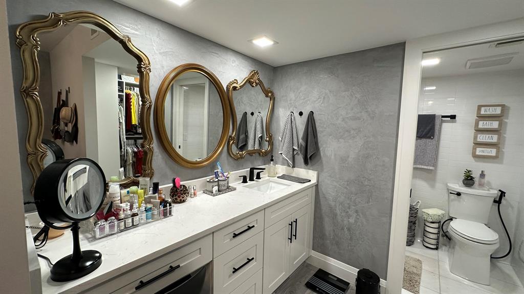 6073 Balboa Circle Unit: 305