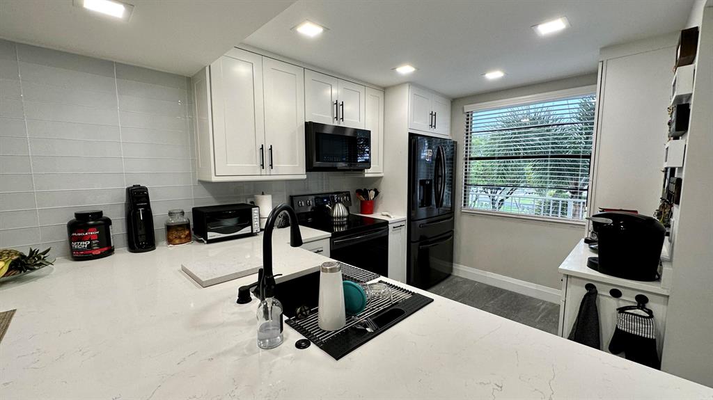 6073 Balboa Circle Unit: 305