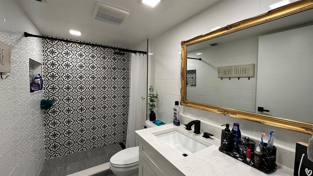 6073 Balboa Circle Unit: 305