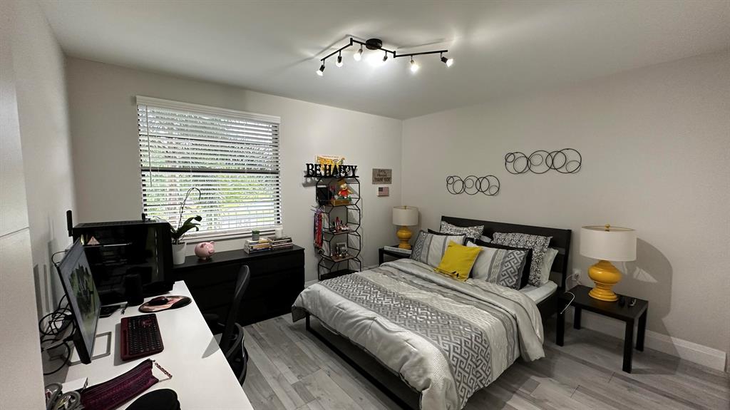6073 Balboa Circle Unit: 305