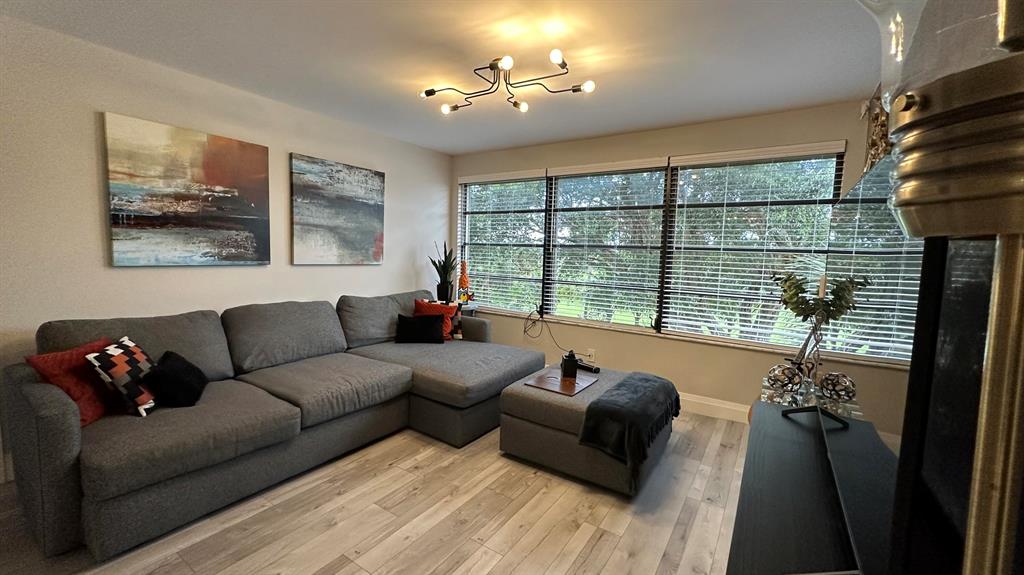 6073 Balboa Circle Unit: 305
