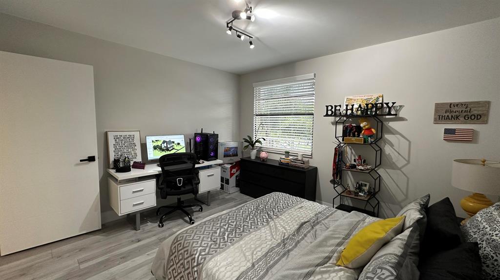 6073 Balboa Circle Unit: 305