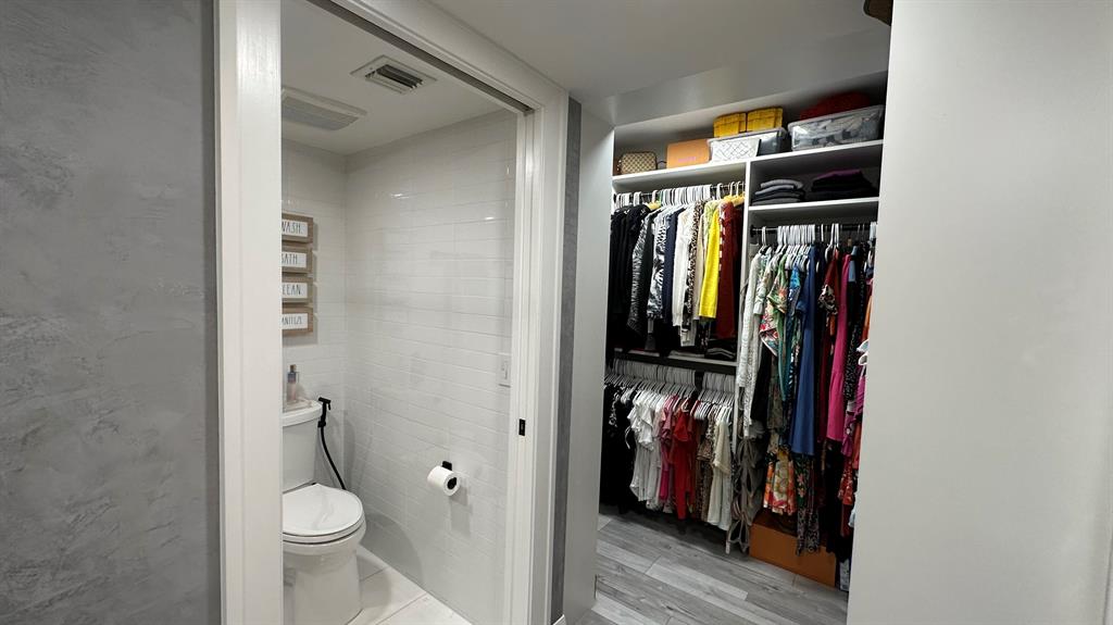 6073 Balboa Circle Unit: 305