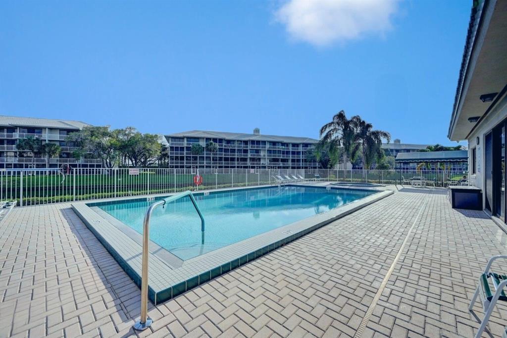 6073 Balboa Circle Unit: 305