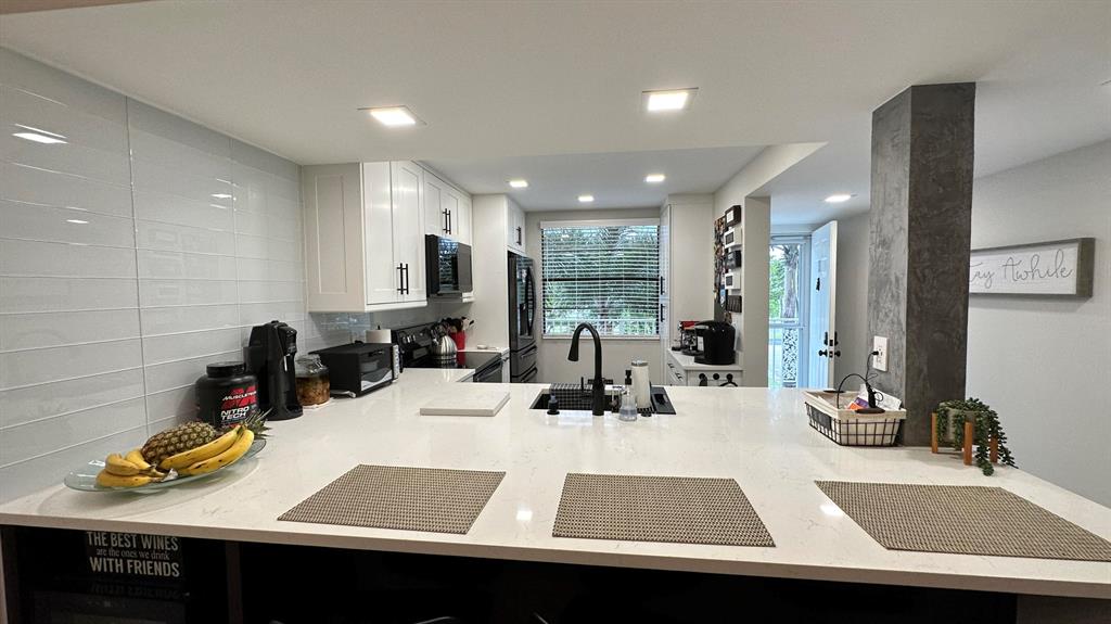 6073 Balboa Circle Unit: 305