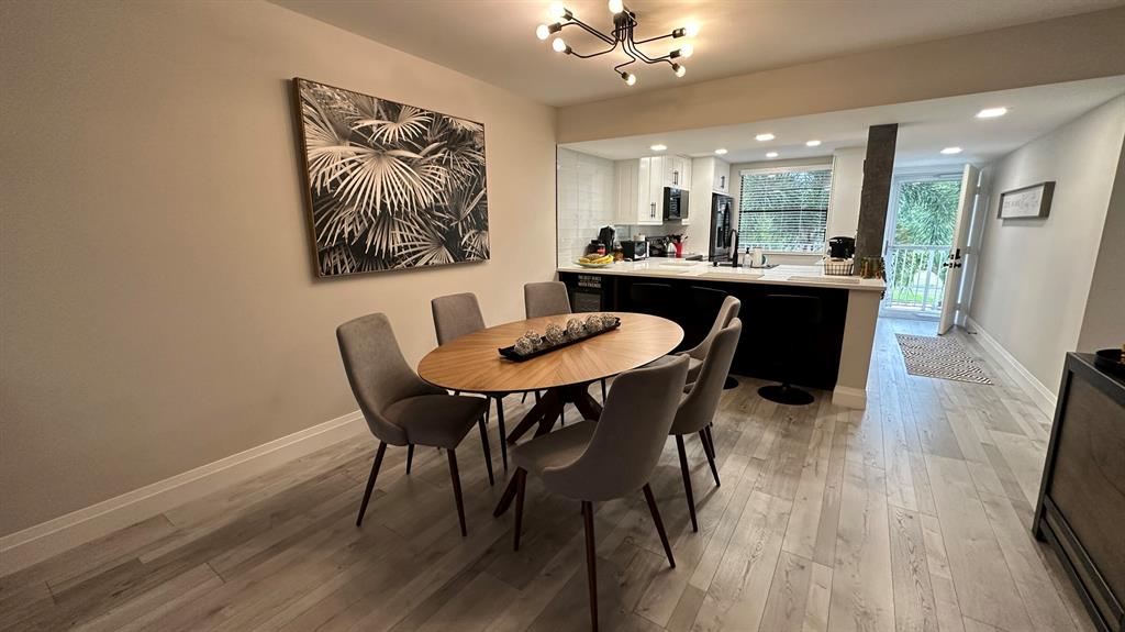 6073 Balboa Circle Unit: 305