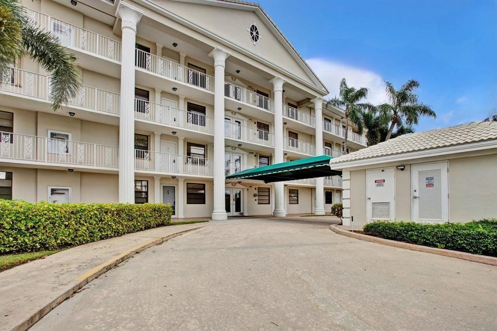 6073 Balboa Circle Unit: 305