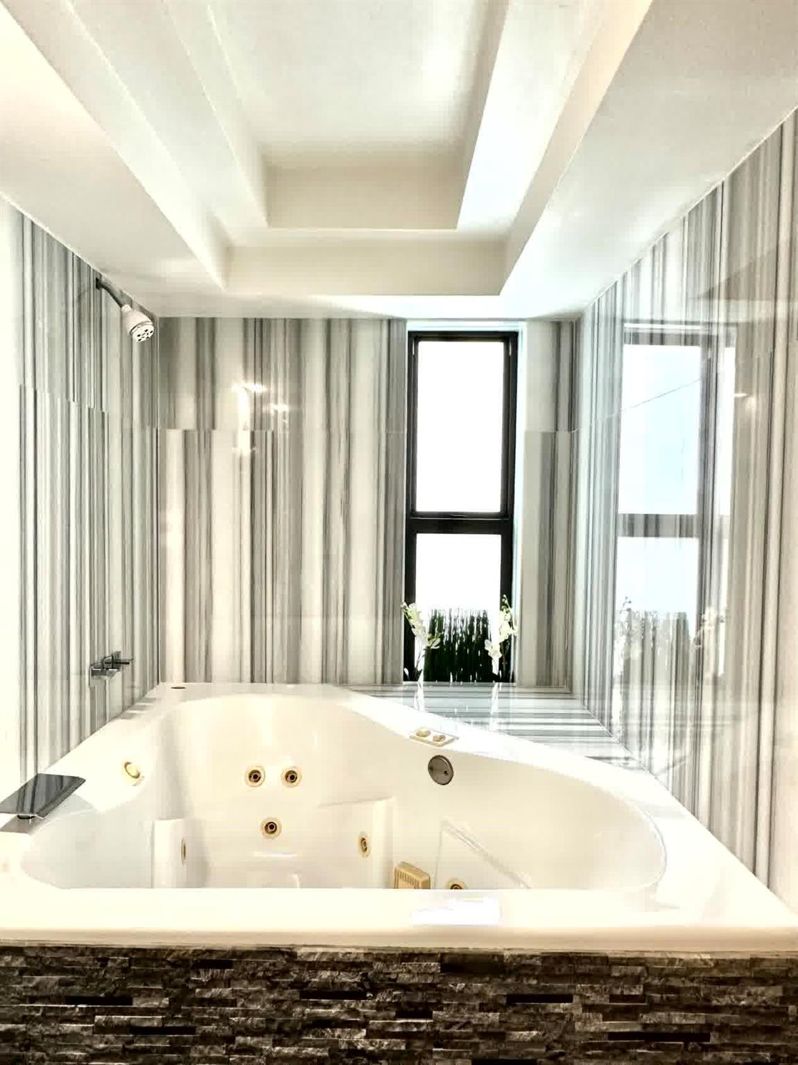9235 SW 8th Street Unit: 108