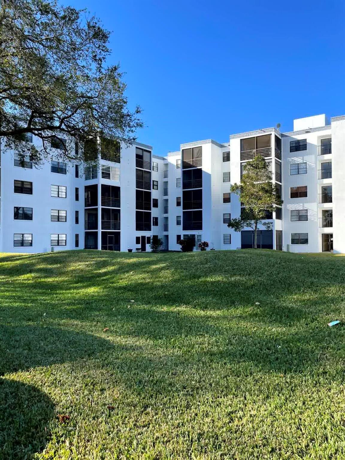 9235 SW 8th Street Unit: 108