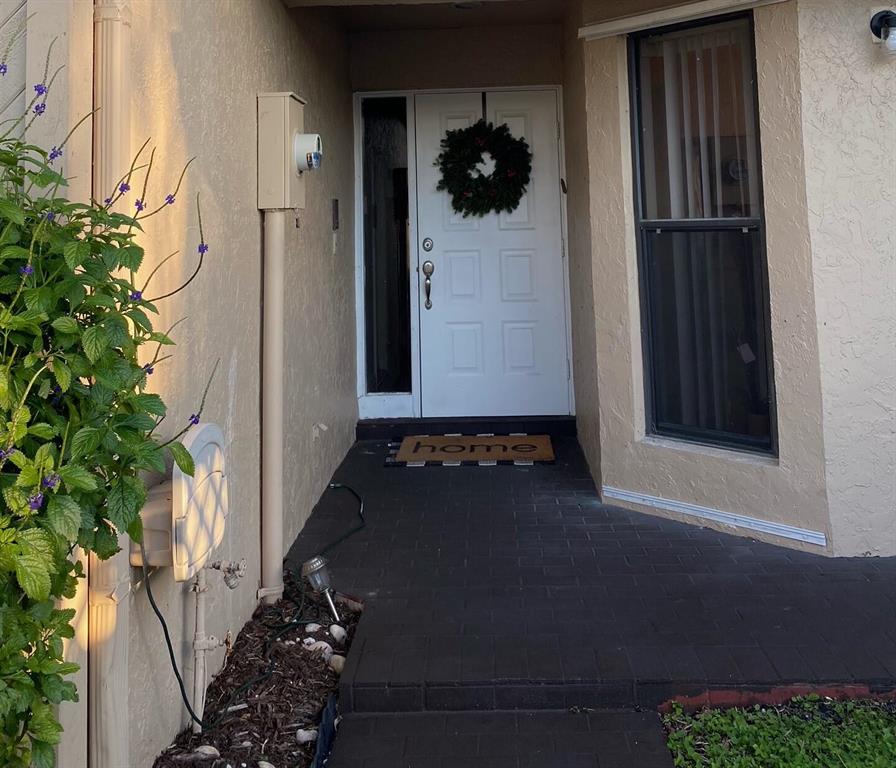 6690 Canary Palm Circle