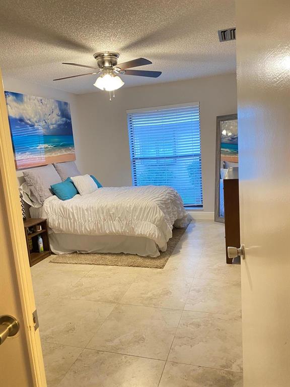 6690 Canary Palm Circle