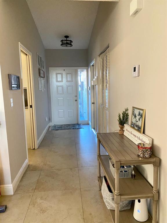 6690 Canary Palm Circle