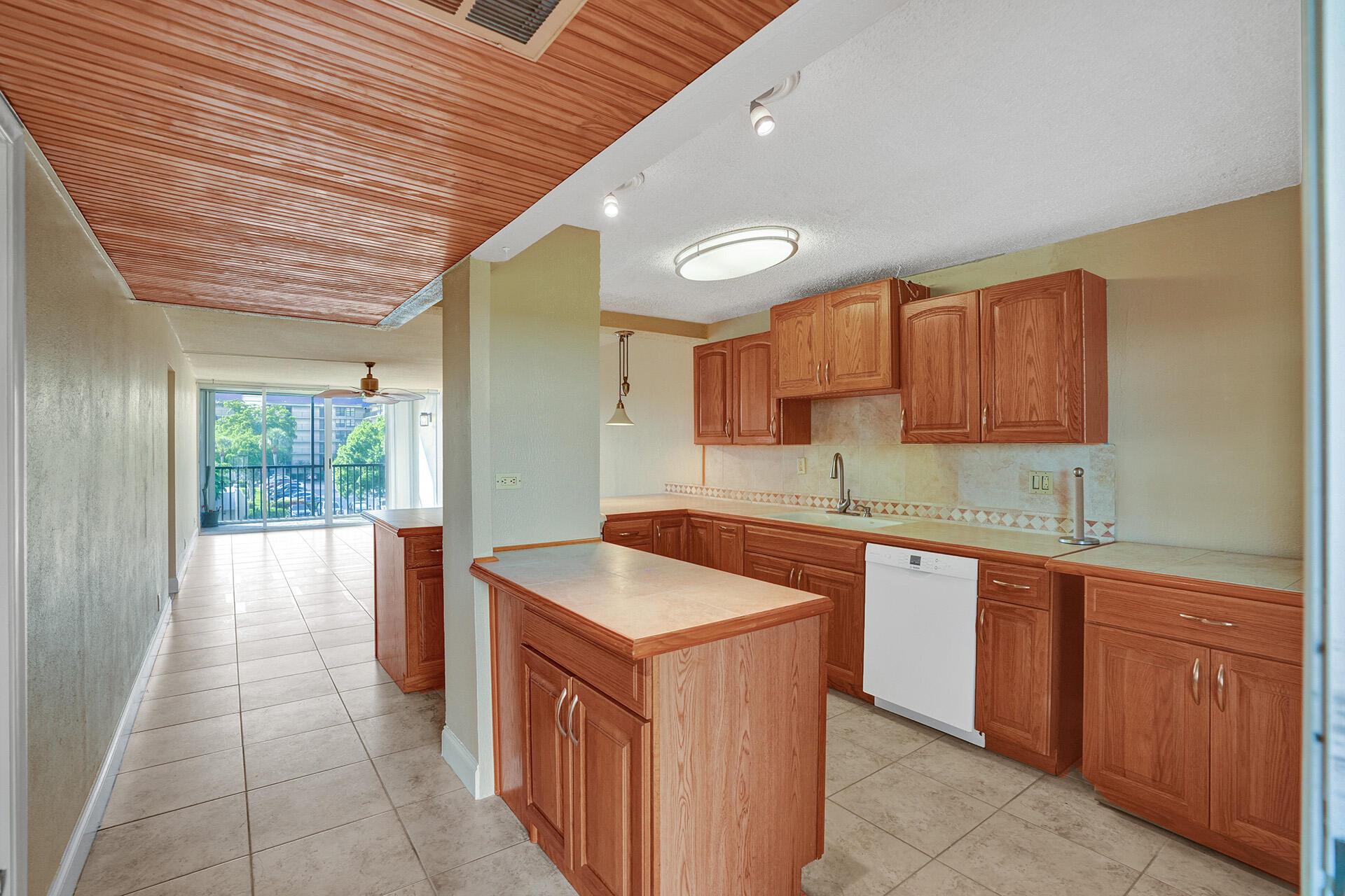 4 Royal Palm Way Unit: 308