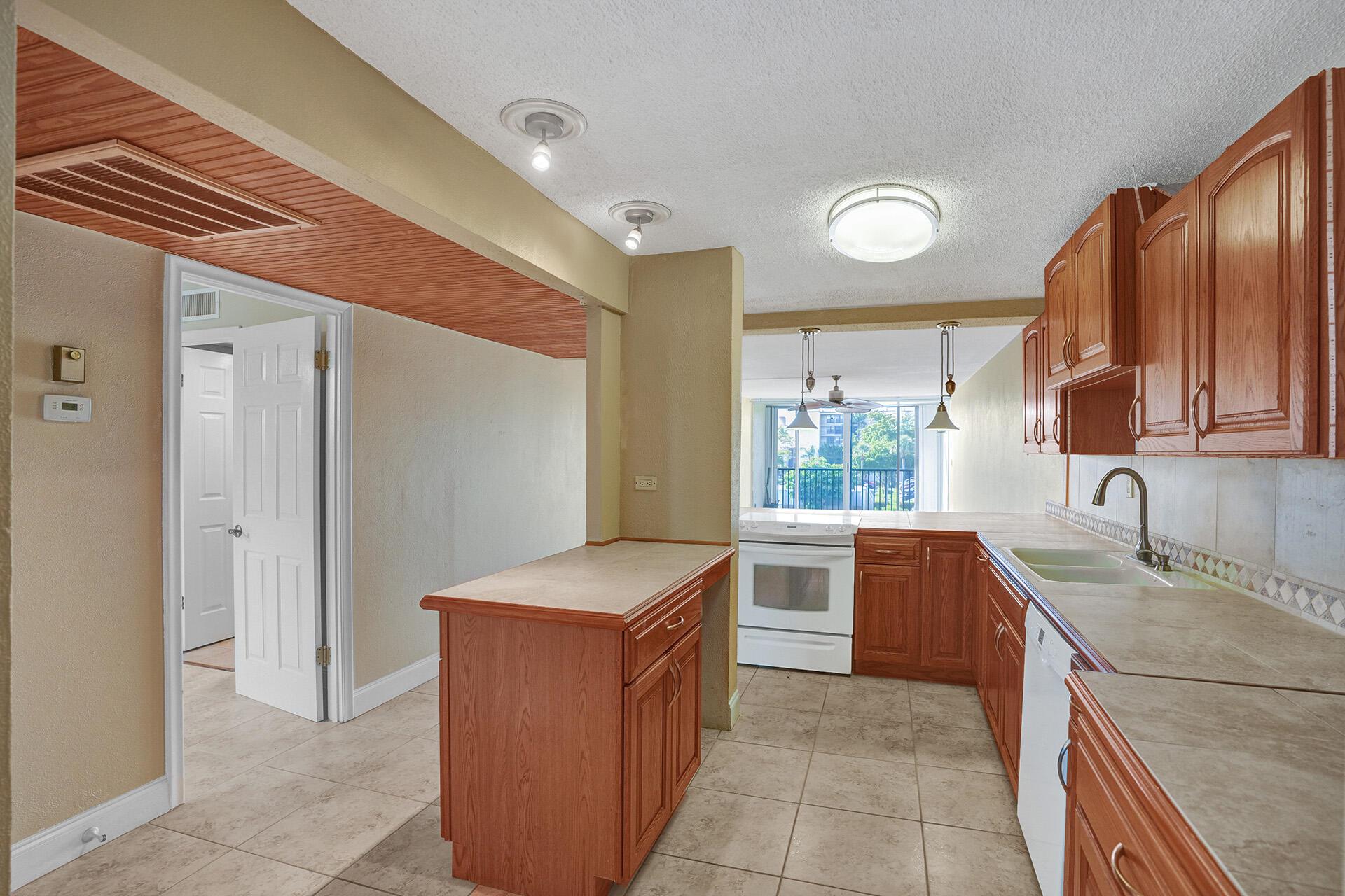 4 Royal Palm Way Unit: 308