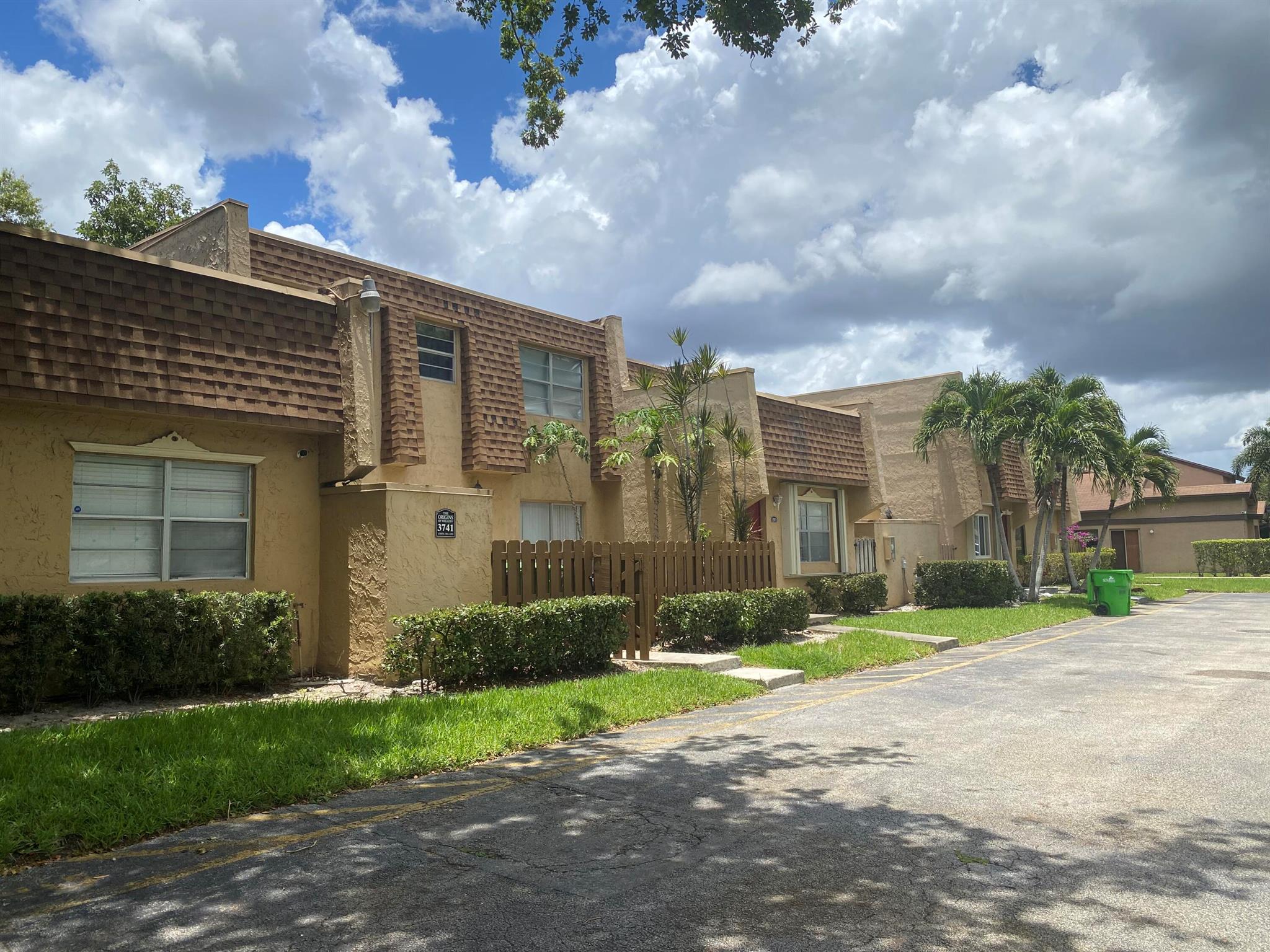 3741 NW 95th Terrace Unit: Apt 1504