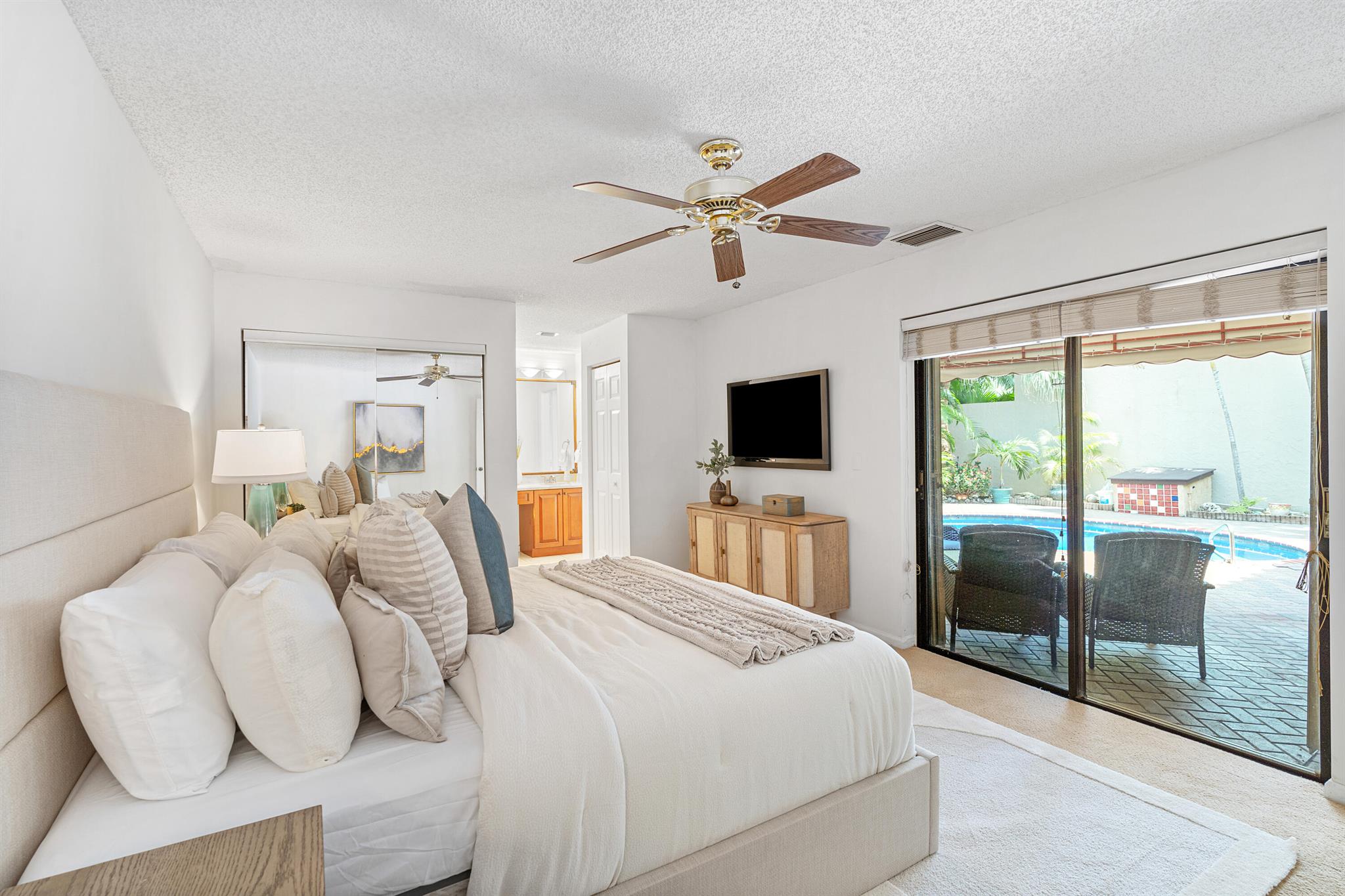 3579 Commodore Circle