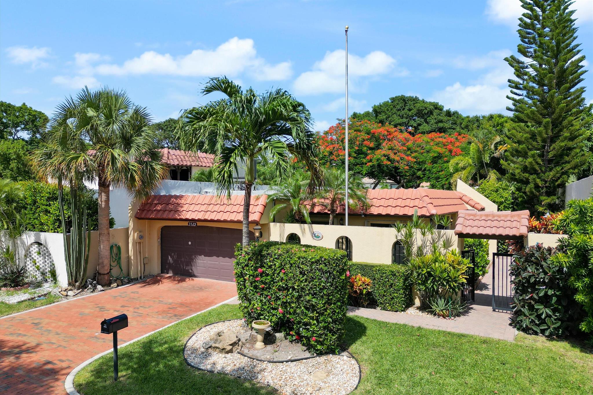 3579 Commodore Circle