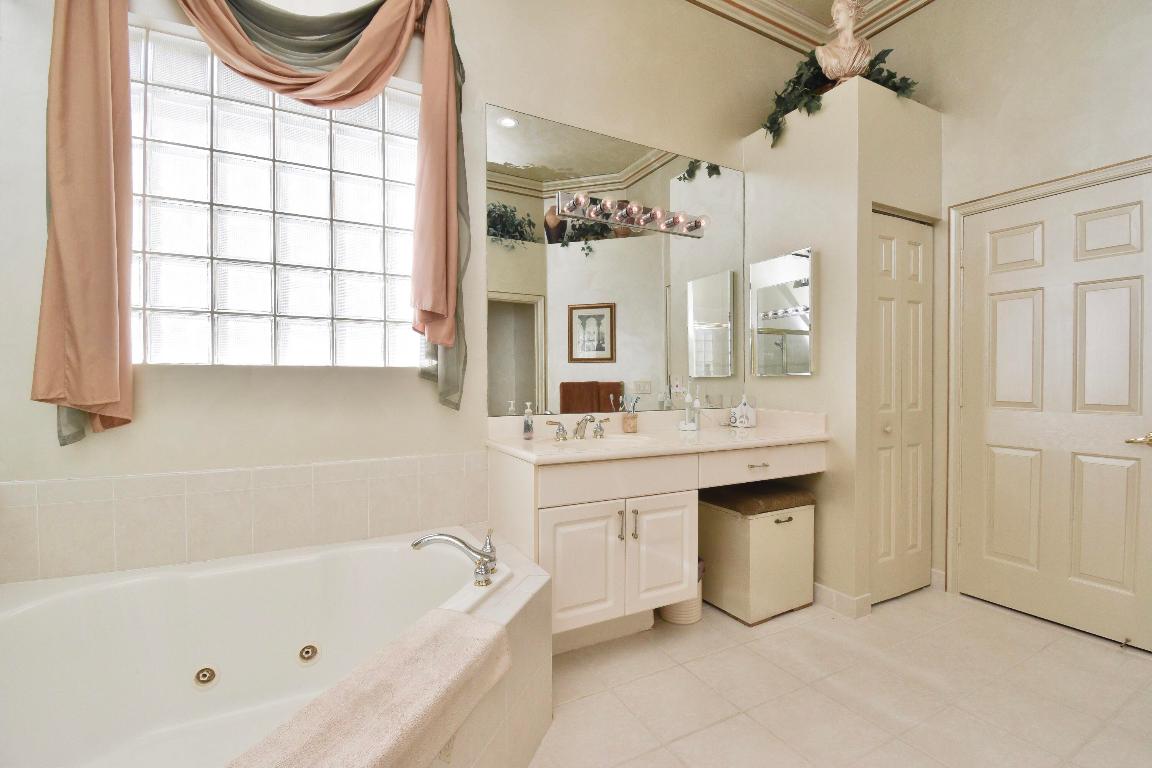 7087 Demedici Circle