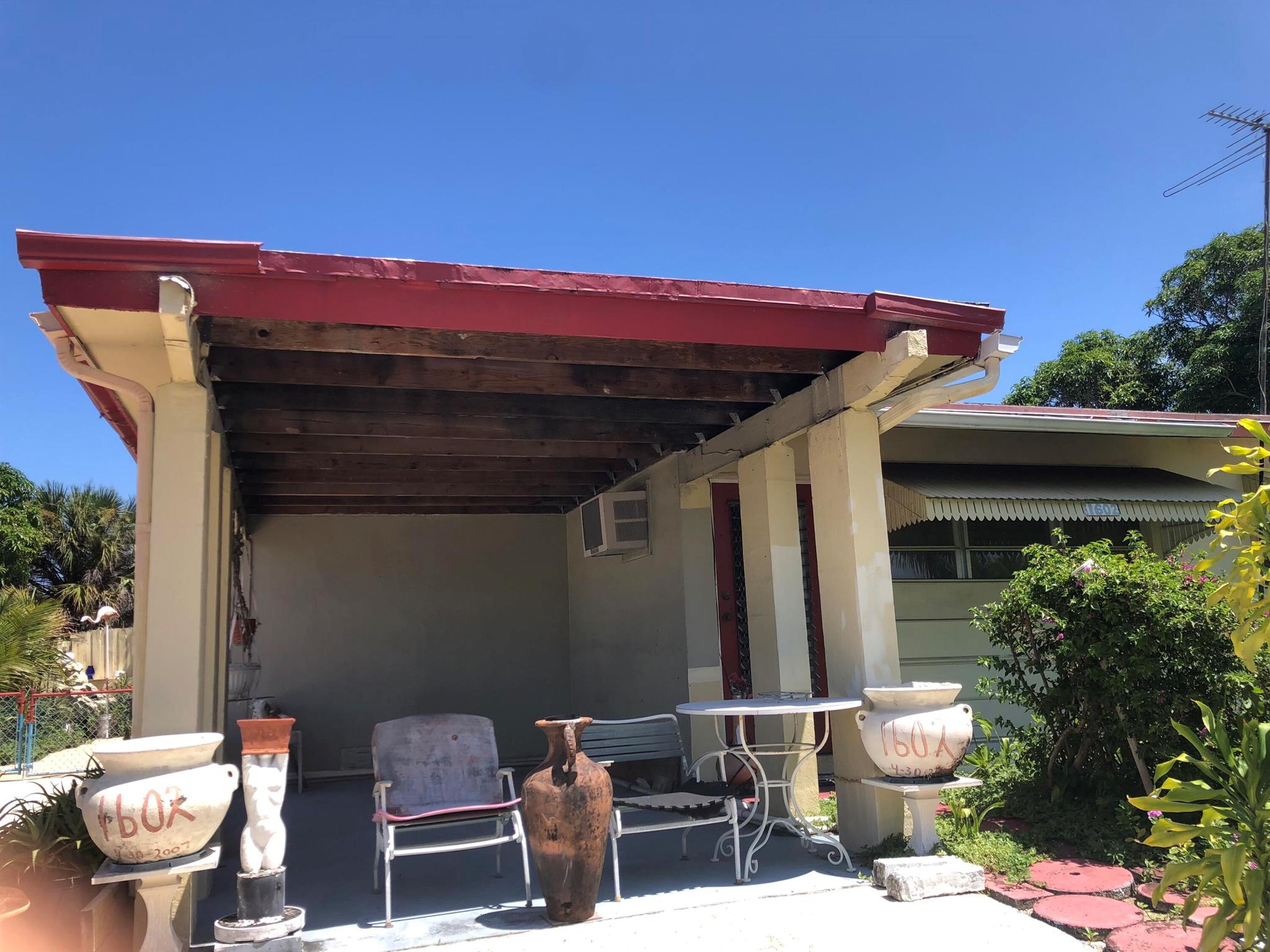 1602 N Seacrest Boulevard