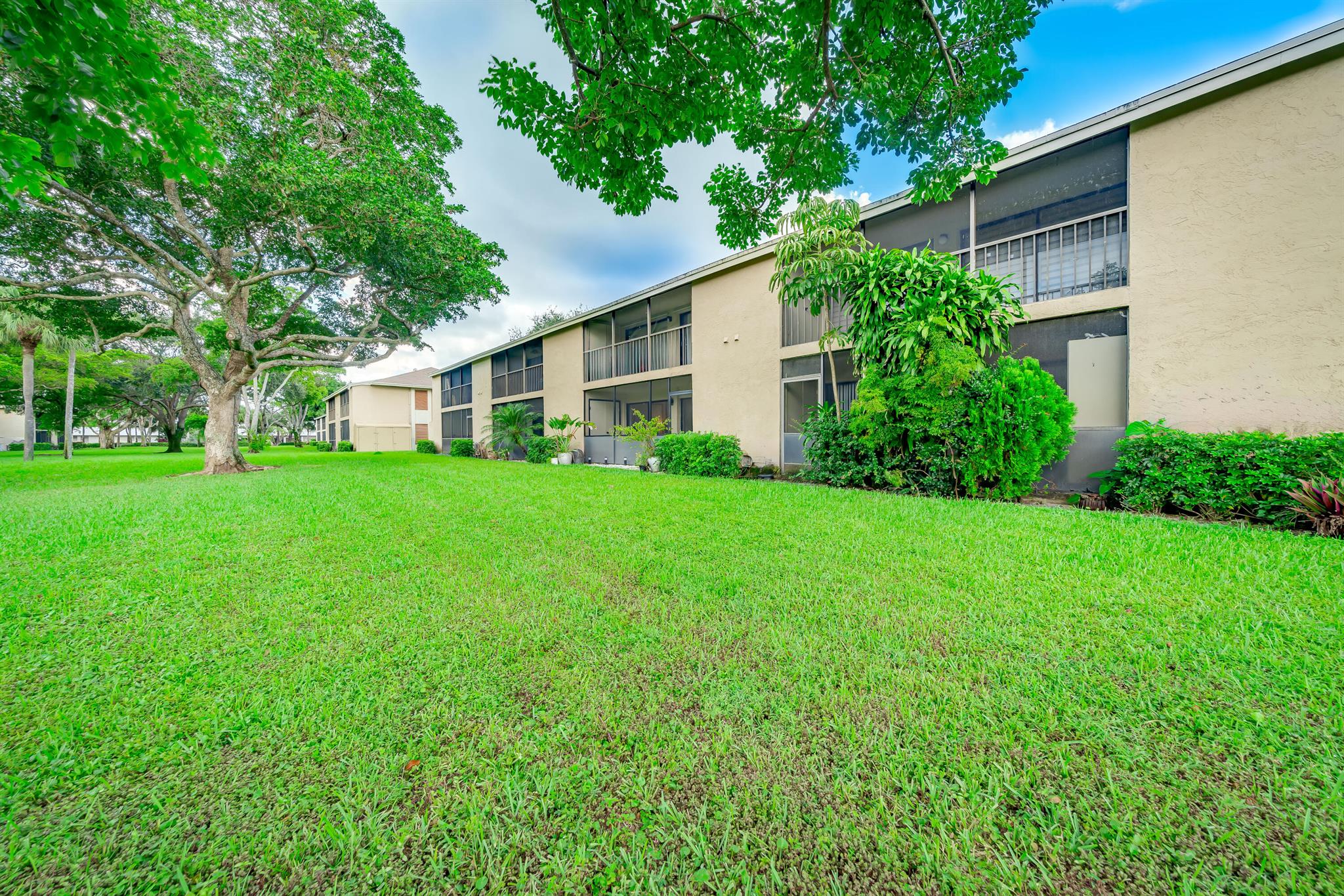3939 NE 5th Avenue Unit: D103