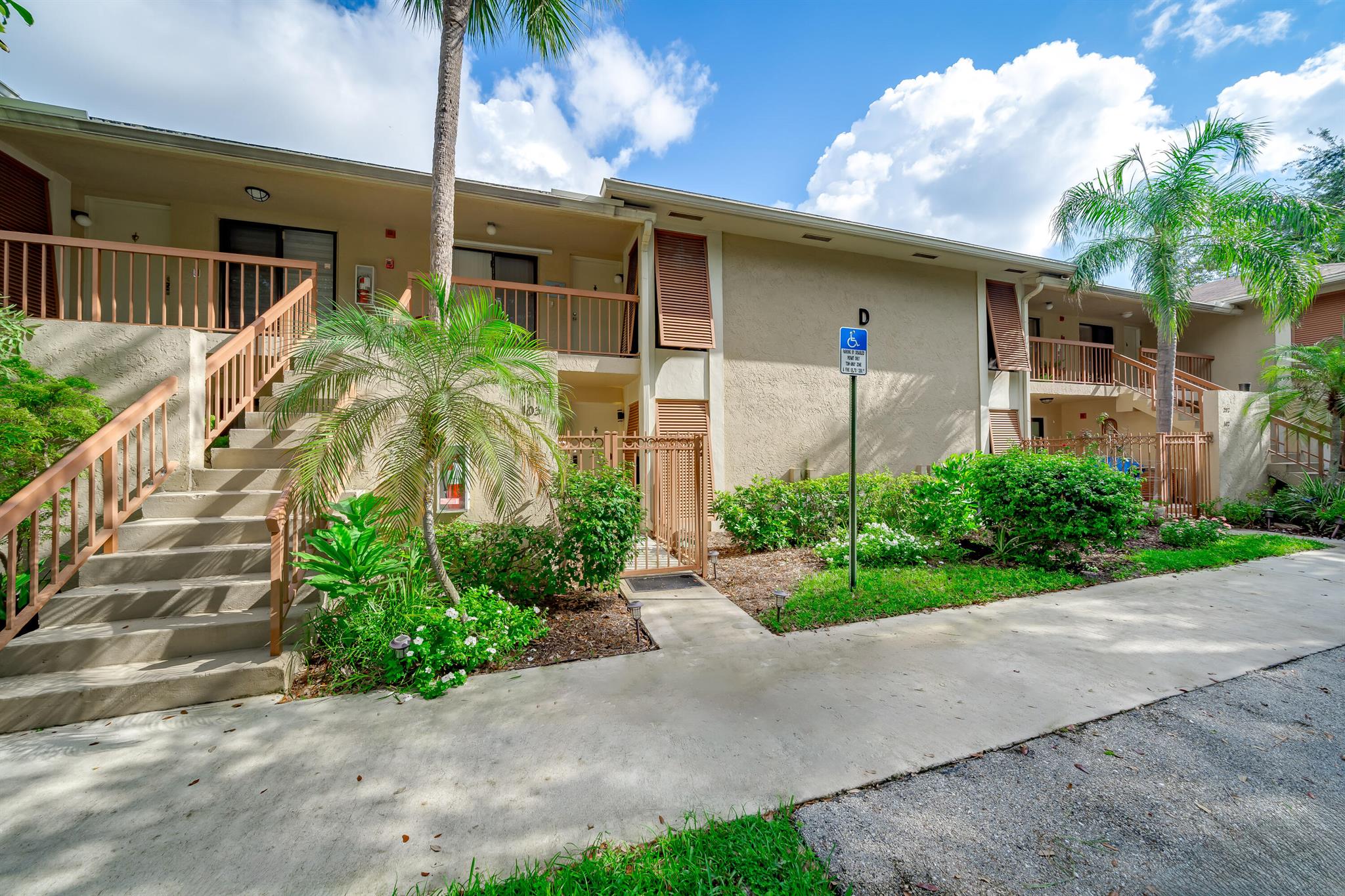 3939 NE 5th Avenue Unit: D103