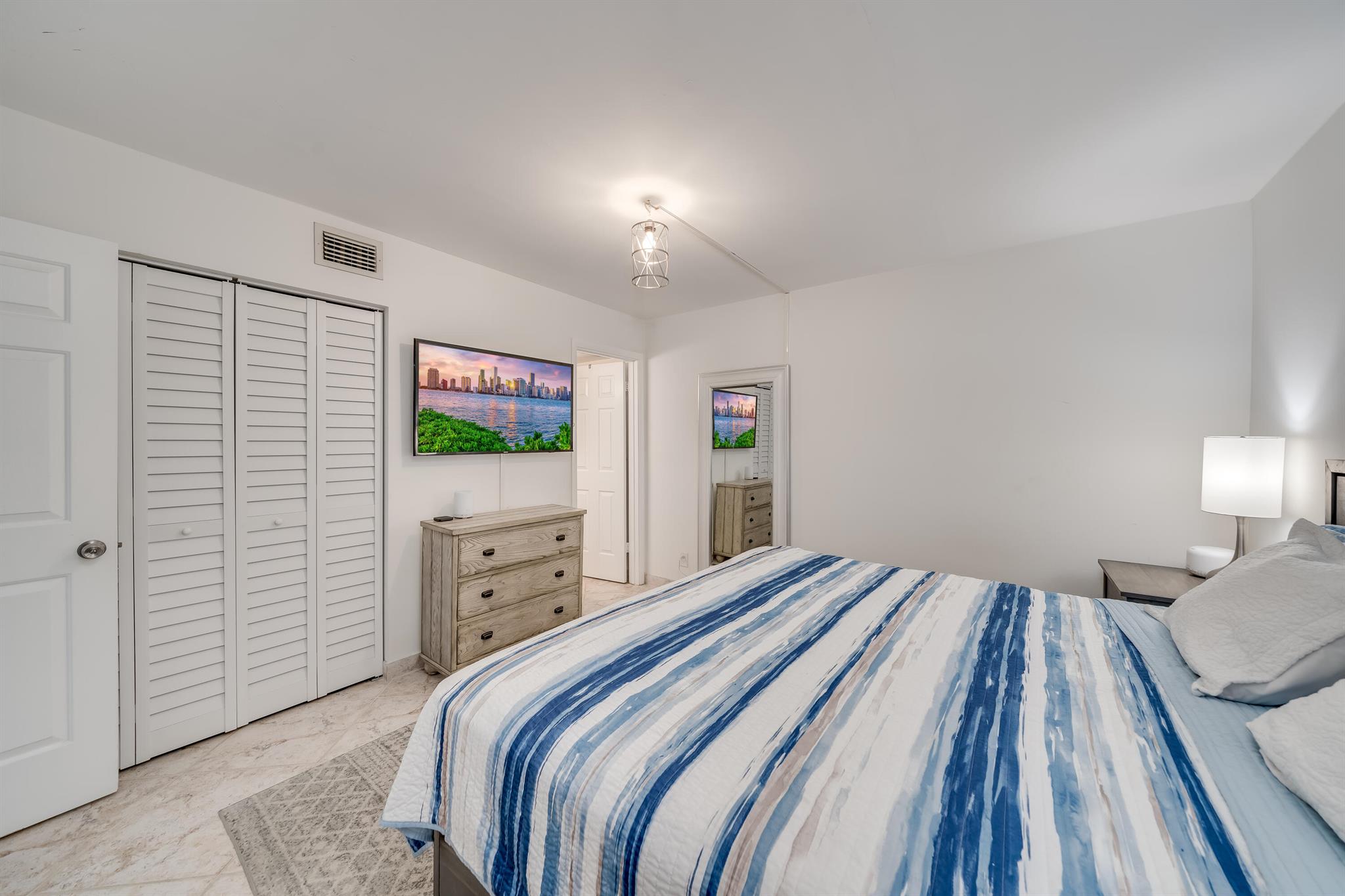 3939 NE 5th Avenue Unit: D103