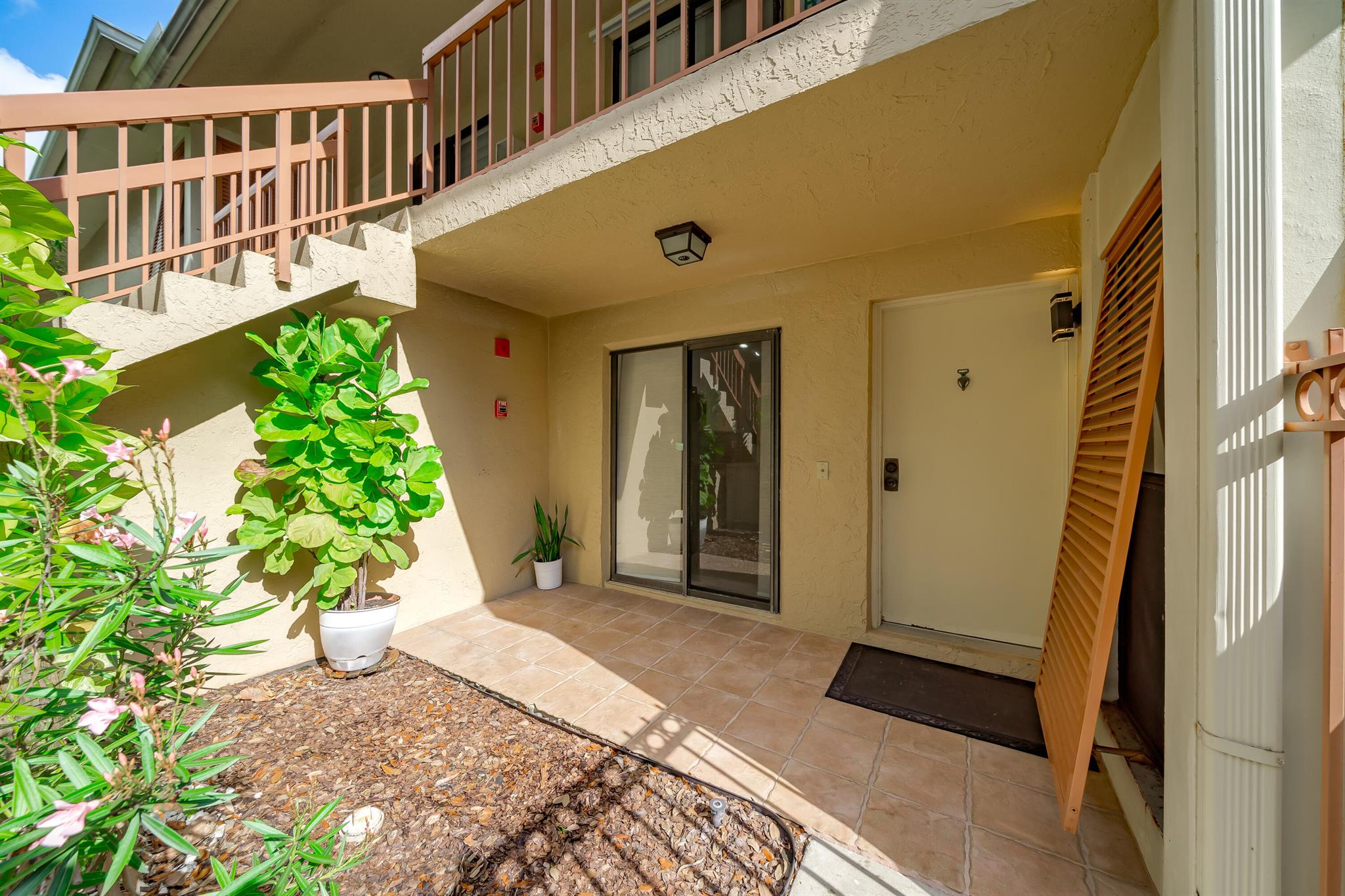 3939 NE 5th Avenue Unit: D103