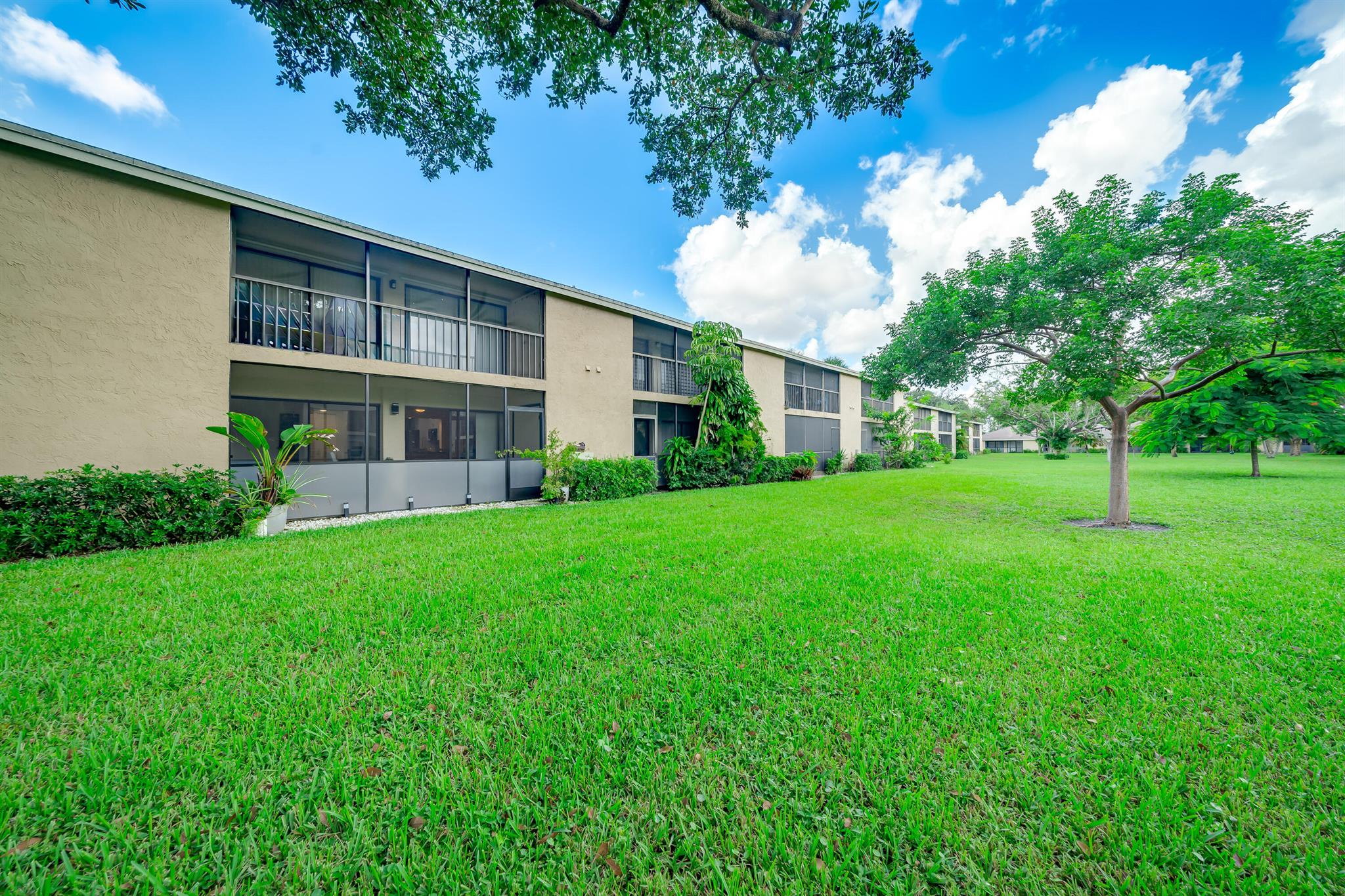 3939 NE 5th Avenue Unit: D103