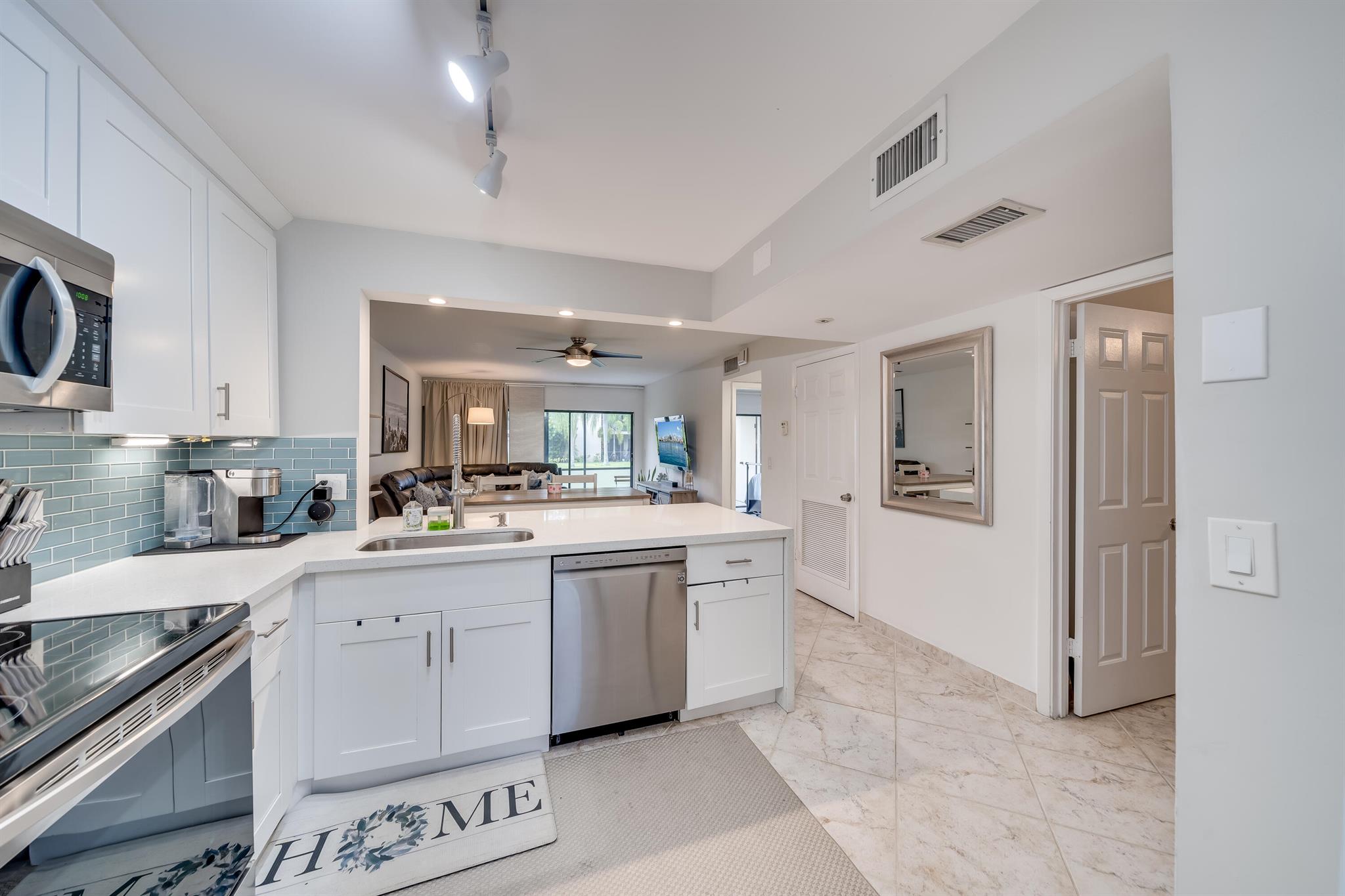 3939 NE 5th Avenue Unit: D103