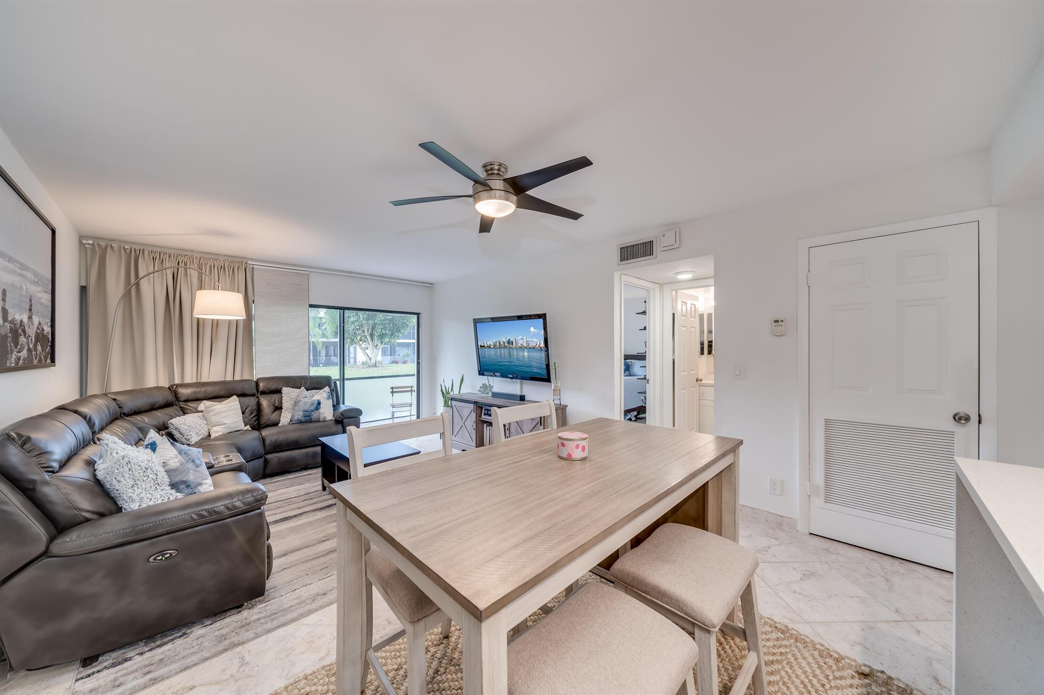 3939 NE 5th Avenue Unit: D103