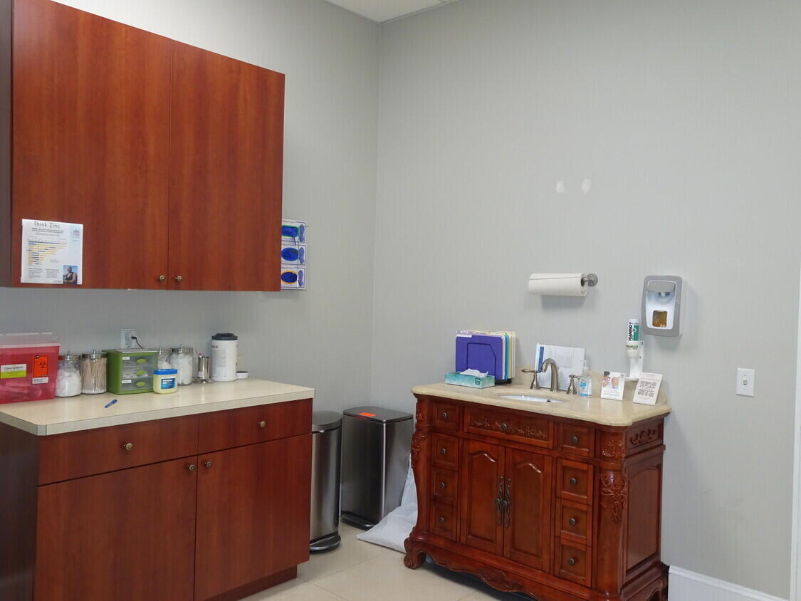 1760 N Congress Avenue