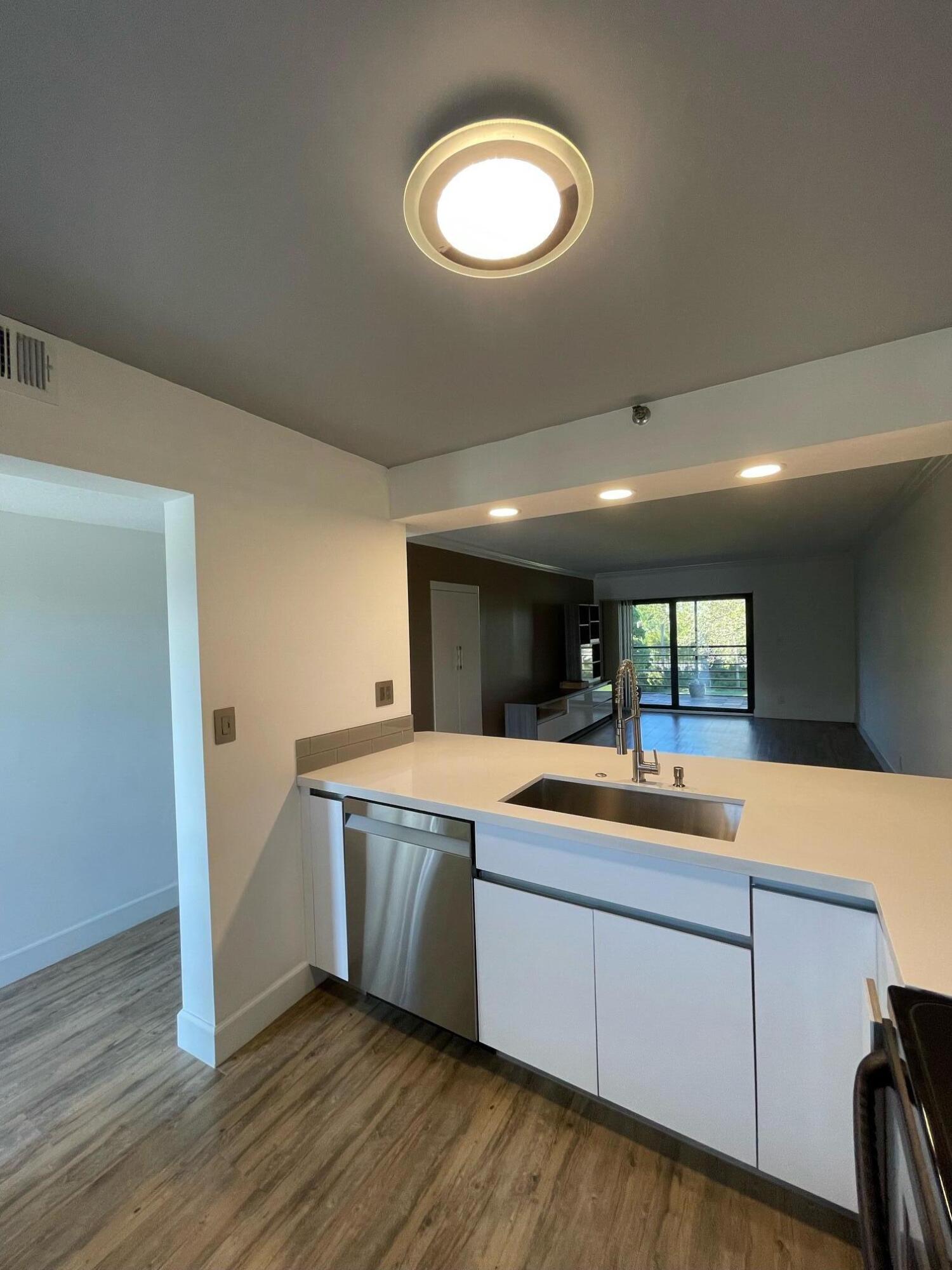 9235 SW 8th Street Unit: 307