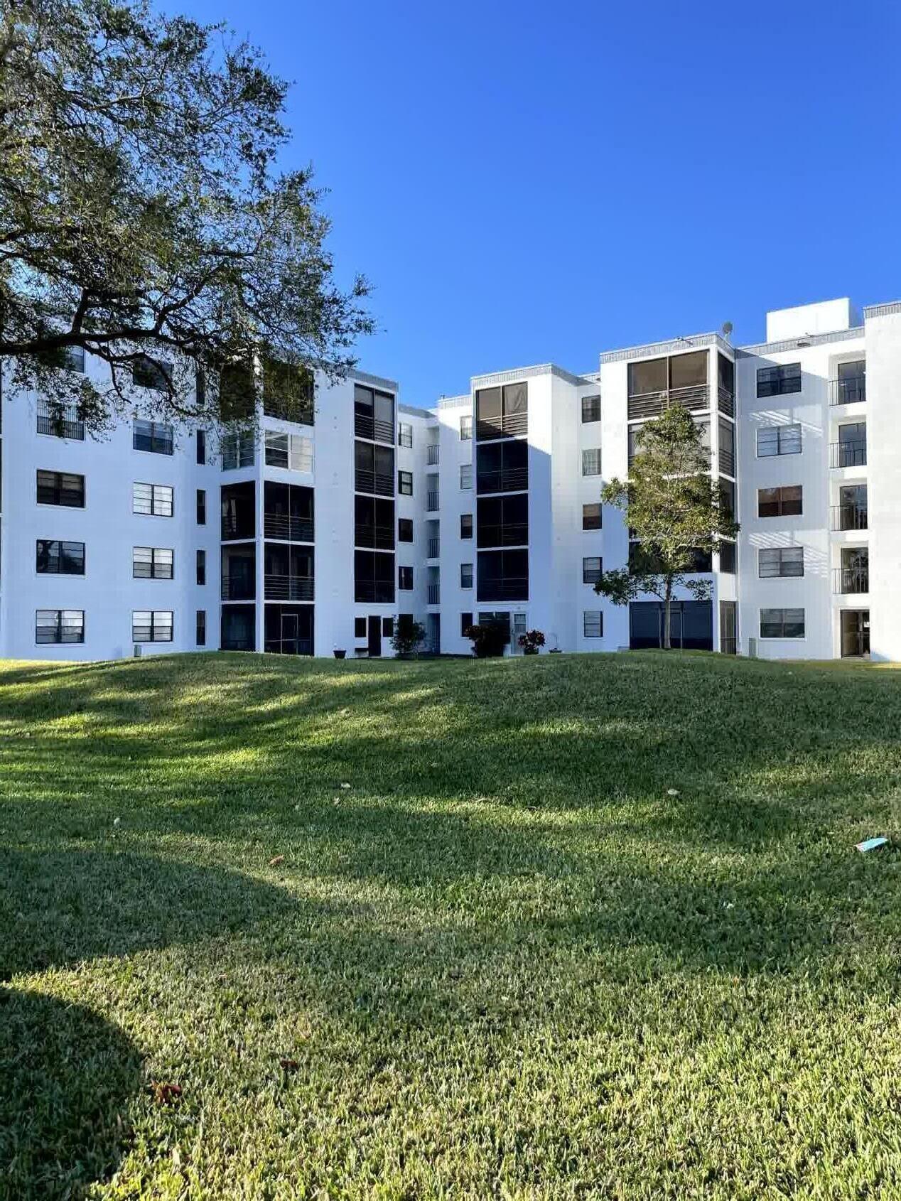 9235 SW 8th Street Unit: 307