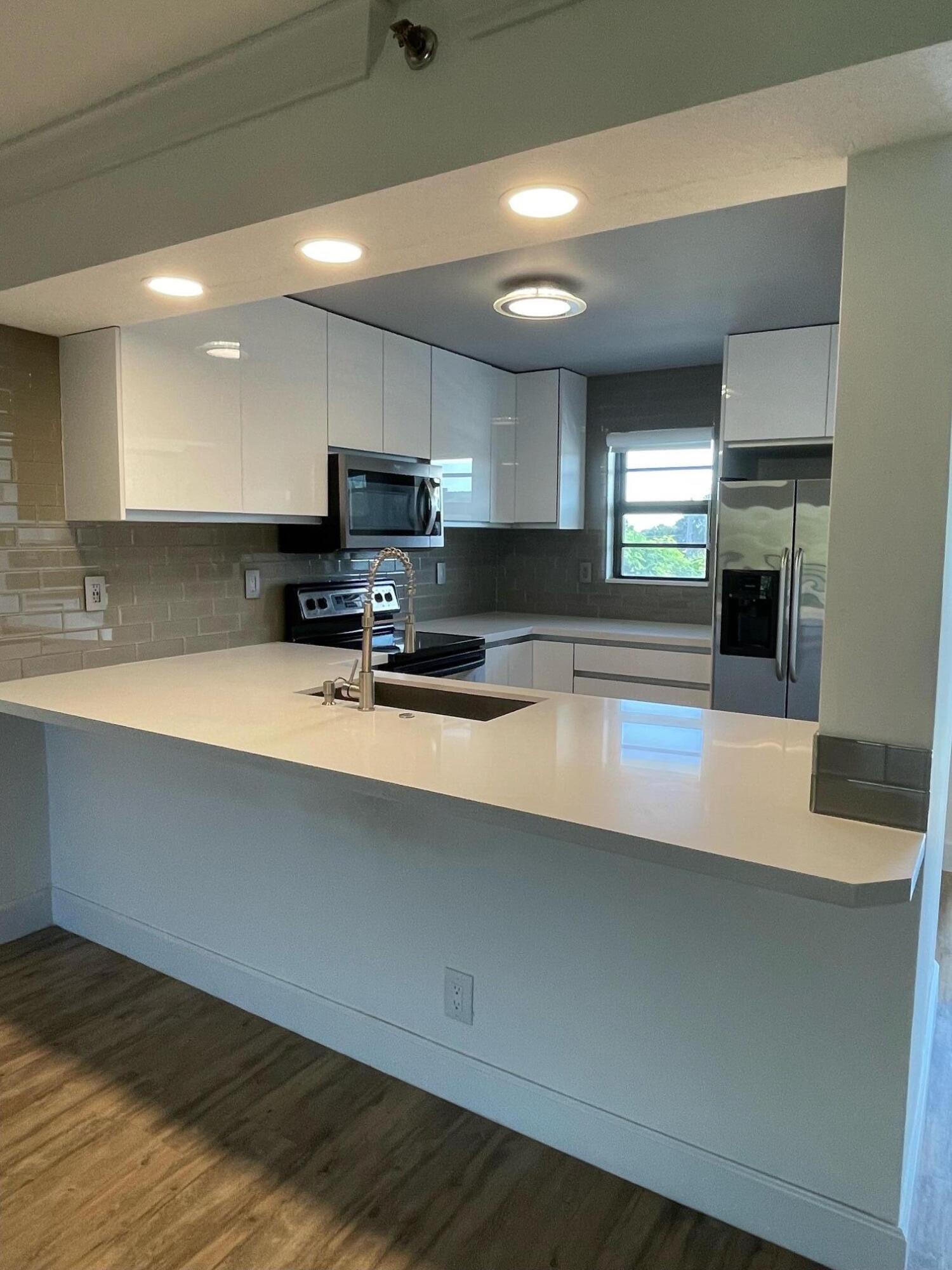 9235 SW 8th Street Unit: 307