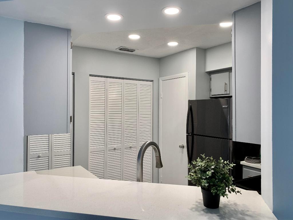 815 W Boynton Beach Boulevard Unit: 15-206