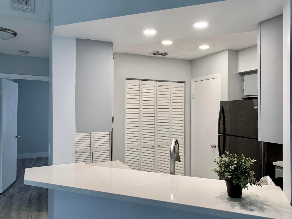 815 W Boynton Beach Boulevard Unit: 15-206