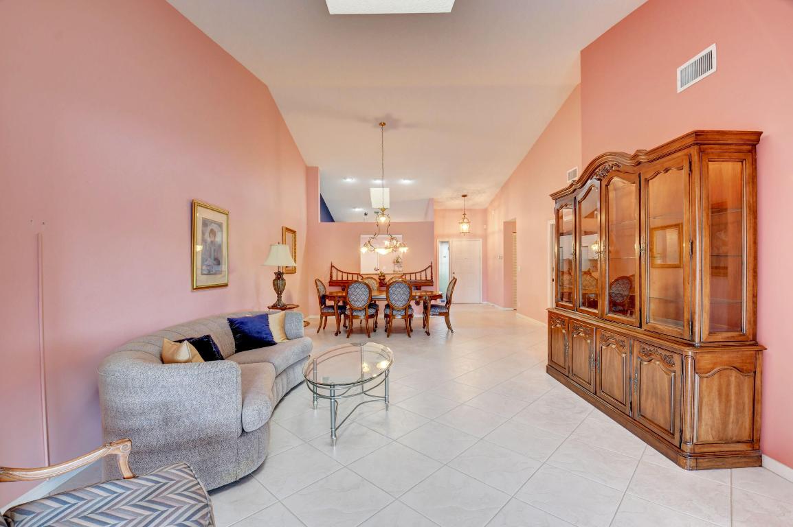 5807 Royal Lake Circle