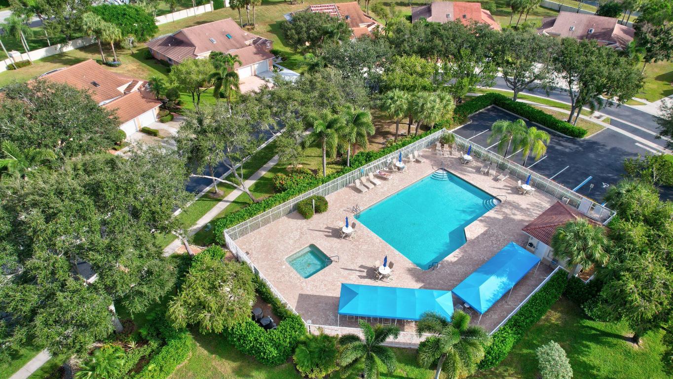 5807 Royal Lake Circle